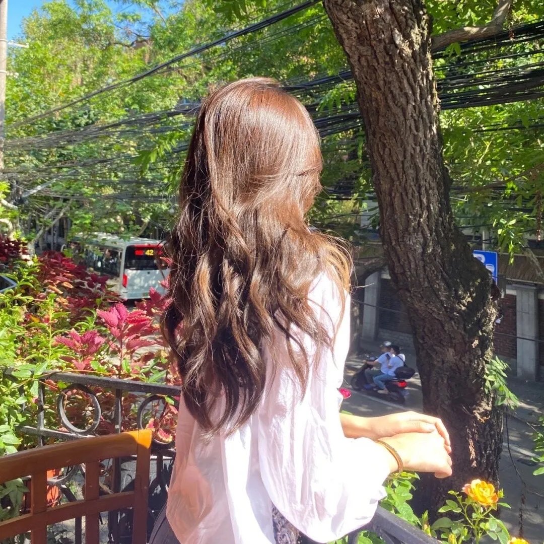 照片中的女孩封面